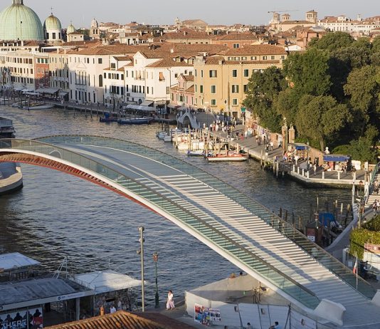 Il ponte di vetro di Calatrava diventerà di pietra
