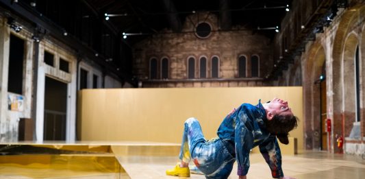 Maria Hassabi e Nina Canell alle OGR, Torino