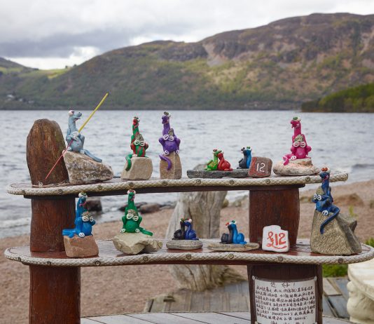 Saluti da Loch Ness: fotografie di Shinwook Kim alla C|E Contemporary di Milano