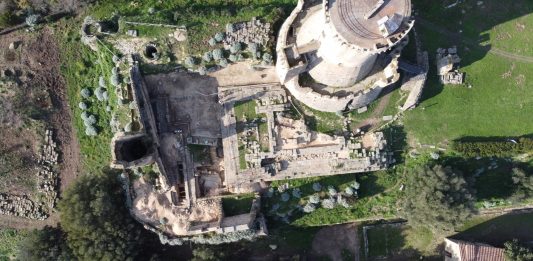 Dagli scavi di Paestum e Velia emerge l’antico tempio di Atena, con due elmi “sacri” tempio atena velia