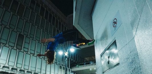 Otto giovani creativi e un po’ pirati per la nuova campagna di ETRO