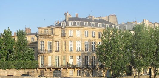 L’immobile da record: 200 milioni per l’Hotel Lambert di Parigi