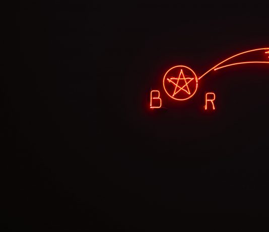 Realtà e linguaggi a confronto, attraverso l’arte: un incontro alla Galleria Astuni la mostra "realtà linguaggi" alla galleria astuni