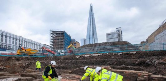 Un grande mosaico romano scoperto nel cuore della city di Londra