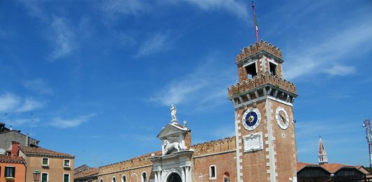 L’Arsenale di chi è? A Venezia si riaccende il dibattito tra associazioni e Comune porta di terra arsenale di venezia