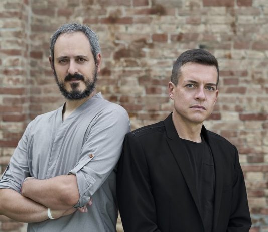 Il Padiglione Italia di Gian Maria Tosatti: “Storia della notte e destino delle comete” Gian Maria Tosatti, artista, Eugenio Viola, curatore, Padiglione Italia alla Biennale Arte 2022, foto di Elena Andreato