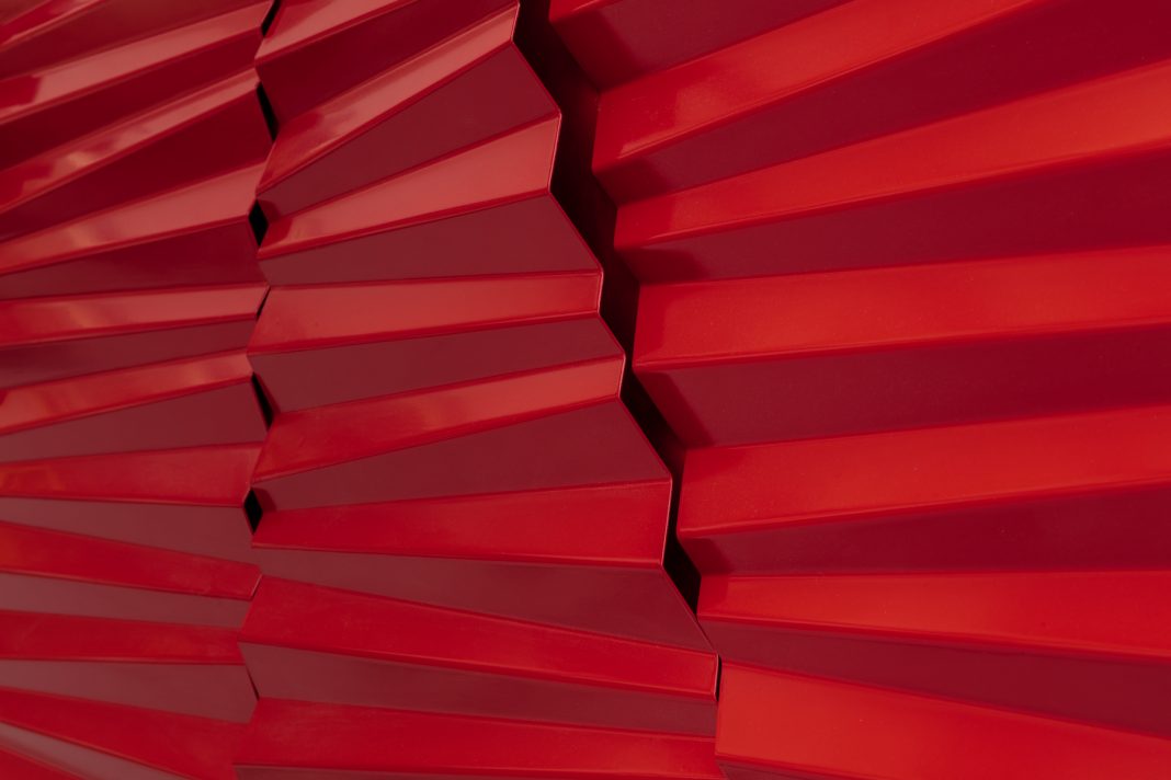 Agostino-Bonalumi_-Rosso_-1989_Enanelled-sheet_-94x210-cm_-detail