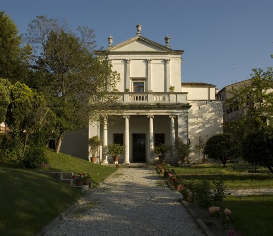 Angels Listening, sette angeli per riflettere sul ruolo dell’arte