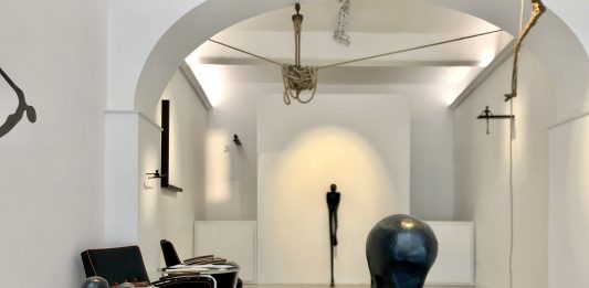 ‘Mirrors’: Alex Pinna alla Saraceno Art Gallery, Roma