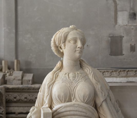 Citi Bank adotta una statua del Duomo di Milano, per finanziarne il restauro