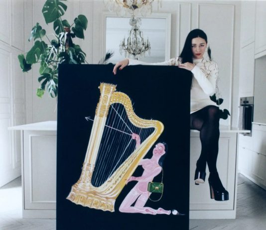 Valentino On Canvas: la borsa Valentino Garavani One Stud diventa un’opera d’arte