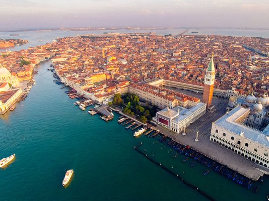 Biennali alla Biennale di Venezia: Gwangju, Lofoten, Lione