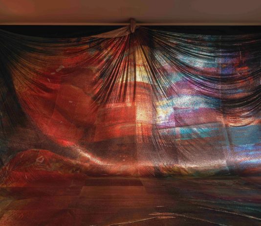 Katharina Grosse intreccia moda, arte e tecnologia, all’Espace Vuitton di Venezia