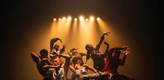 L’inesauribile e ripetitiva energia di Hofesh Shechter, al Comunale di Vicenza