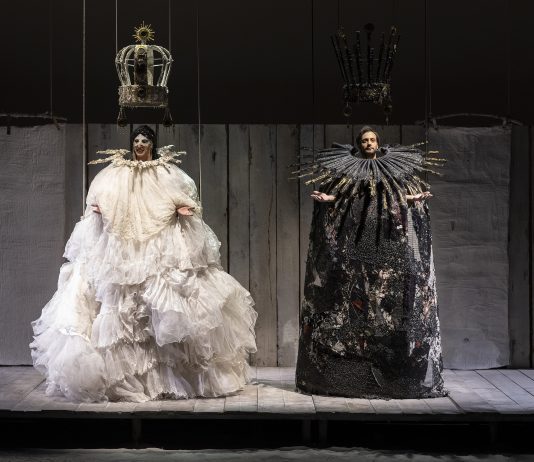 Un incontro ai vertici al Teatro dell’Elfo, per la favola nera di Edipo Re