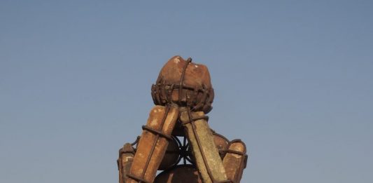 Biennale Venezia, il Padiglione della Namibia nel caos: gli sponsor si ritirano