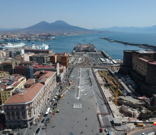 Dobbiamo ancora vedere come sarà la nuova piazza Municipio a Napoli