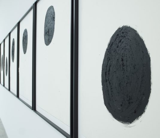Tracce di materia in white cube: Richard Serra da Cardi Gallery