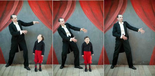 Dall’1 al 15 aprile, nella palazzina dei Bagni Misteriosi del Teatro Franco Parenti, Short Stories, una mostra di Paolo Ventura