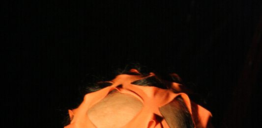 L’efferata follia della vita quotidiana: RezzaMastrella all’Elfo Puccini