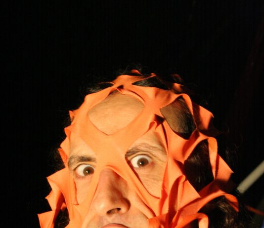 L’efferata follia della vita quotidiana: RezzaMastrella all’Elfo Puccini