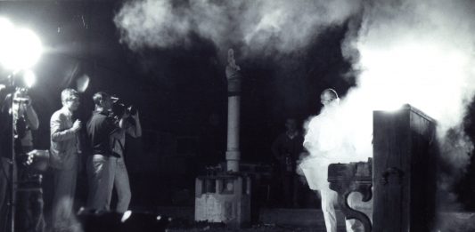 Venezia, “On Fire”: focus su un bruciante Arman