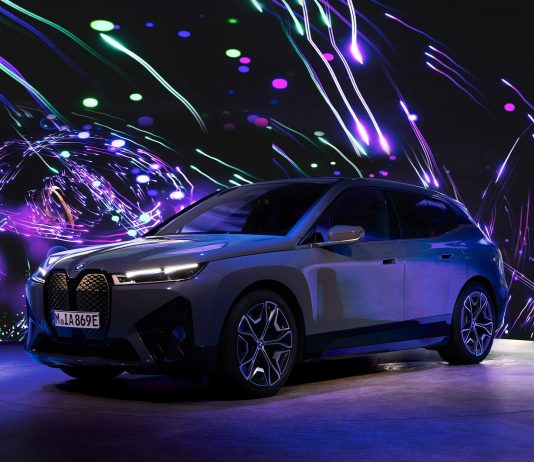 L’abitacolo della BMW diventa un’opera d’arte digitale di Cao Fei