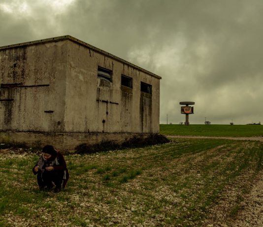 La natura cresce in un’ex base militare, la performance di Alessia Lastella
