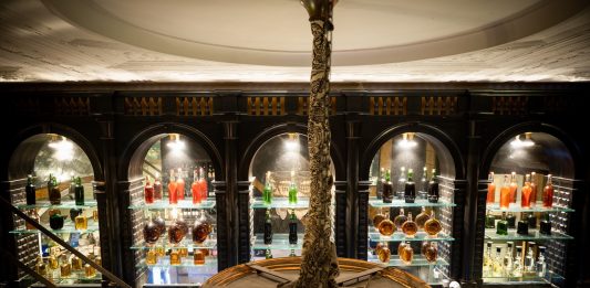 Flavio Favelli trasforma le bottiglie degli Spirits Montenegro in un’opera d’arte flavio favelli montenegro