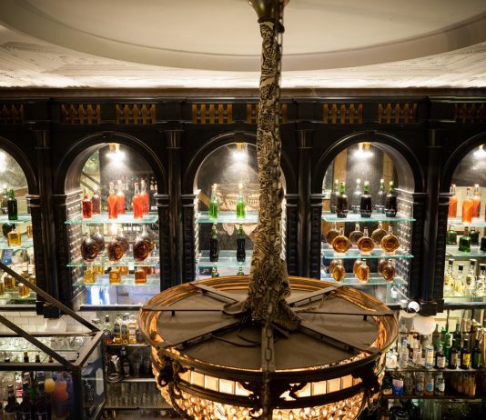 Flavio Favelli trasforma le bottiglie degli Spirits Montenegro in un’opera d’arte flavio favelli montenegro