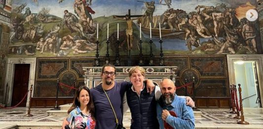 Jason Momoa chiede scusa all’Italia per la sua foto ai Musei Vaticani