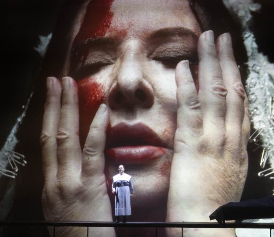Al San Carlo di Napoli, Marina Abramovic dà corpo alle 7 deaths di Maria Callas spettacolo di marina abramovic san carlo