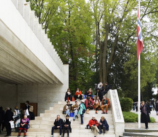 Lady Tarin racconta la Biennale di Venezia con la fotocamera Xiaomi 12 pro