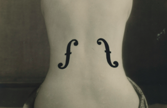 Record! Le violon d’Ingres è la fotografia più costosa mai passata all’asta man ray