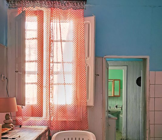 Storie segrete di ambienti quotidiani: Elio Castellana al 16 Civico di Pescara