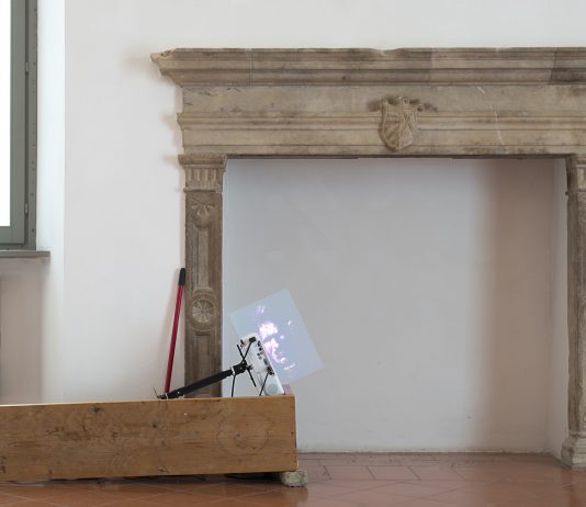 Quattro artisti per un salto dalla realtà. La mostra a Palazzo Lucarini