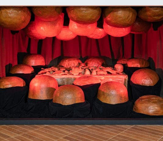 Louise Bourgeois x Jenny Holzer: viaggio dentro a uno schermo