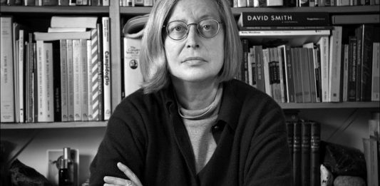 Addio a Patrizia Cavalli, poetessa raffinata e vicina alla bellezza quotidiana delle cose