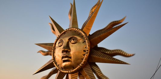 La nuova mostra di Jeff Koons nell’isola di Hydra