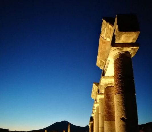 Estate a Pompei di notte: passeggiate tra archeologia e contemporaneo
