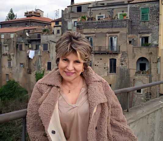 Other identity #17. Altre forme di identità culturali e pubbliche: intervista a Betty Bee Betty Bee RITRATTO