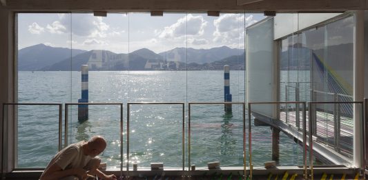 Le meridiane di Stefano Arienti in riva al Lago d’Iseo, da Mirad’Or Stefano Arienti, Meridiana, Mirad'Or, 2022, Pisogne