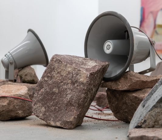 ‘Erosive Forces Shape (Inner) Landscapes’: 7 artisti alla Galleria Doris Ghetta, Ortisei