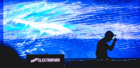 electropark: Genova balla fluida