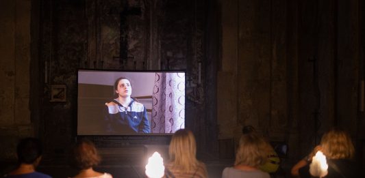Comizi di donne: un film per raccontare la condizione femminile a Napoli