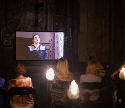 Comizi di donne: un film per raccontare la condizione femminile a Napoli