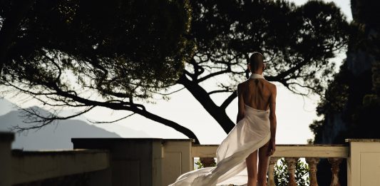 ‘Lasciami andare’: Monica Marioni a Villa Lysis, a Capri