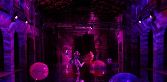 Viaggiando nel Paradiso dantesco del Gruppo Nanou, tra danza e luce