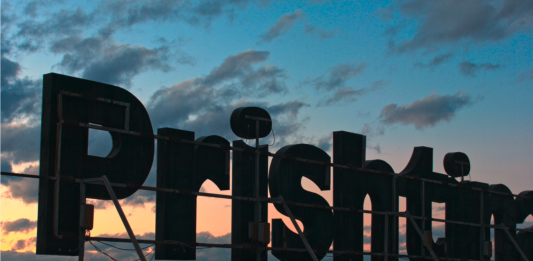 A Pristina al via oggi i 100 giorni di Manifesta 14. Intervista a Hedwig Fijen