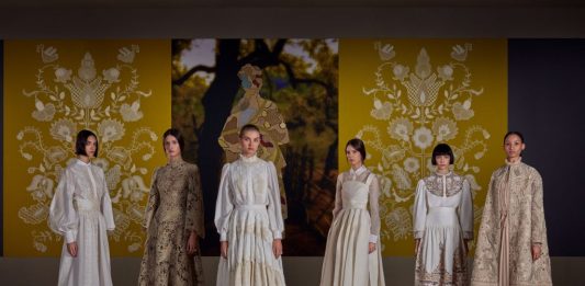 I fiori dell’arte ucraina per l’autunno inverno 2022-2023 di Dior